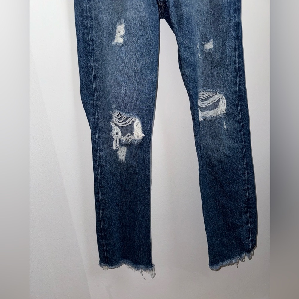 Levi’s Wedgie Icon Fit Medium Wash Distressed Cropped High-Rise Jeans - Picture 7 of 10